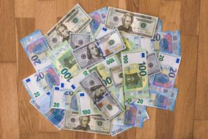 how soccer transfer fees work